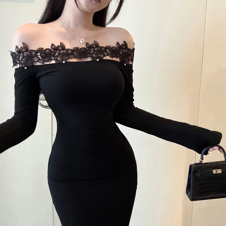 GirlsAt18 设计感花朵拼接秋冬打底连衣裙气质修身显身材包臀长裙