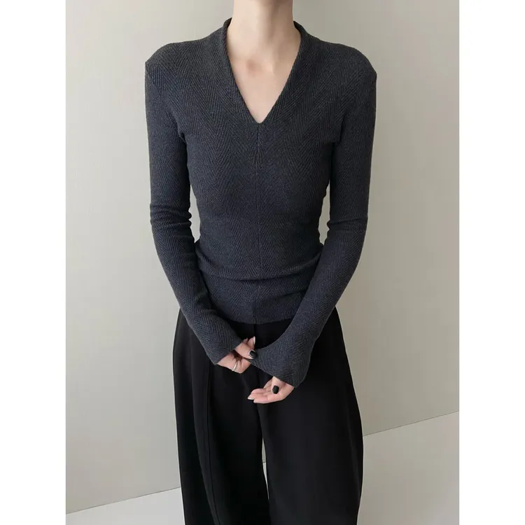 深碳灰法式百搭复古V领针织衫女秋冬气质内搭打底衫显瘦套头上衣