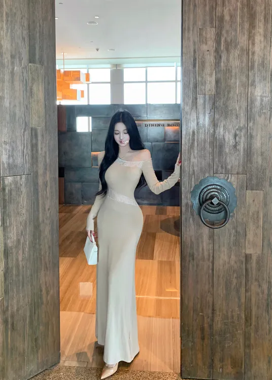 纯欲蕾丝杏色长袖斜肩拼接连衣裙女秋冬打底包臀修身显瘦长裙