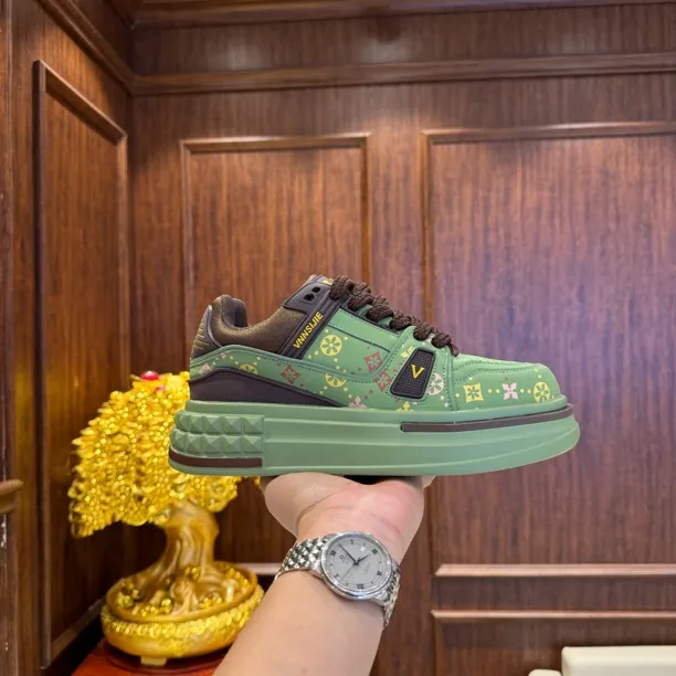 2025年男鞋秋冬新款时尚百搭印花字母发泡软底增高运动休闲小白鞋