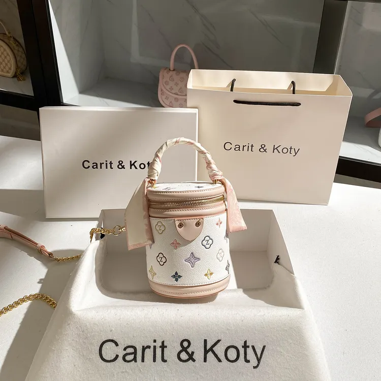 CARIT KOTY七夕情人节圆形水桶包包女2025新款百搭高级感斜挎小包