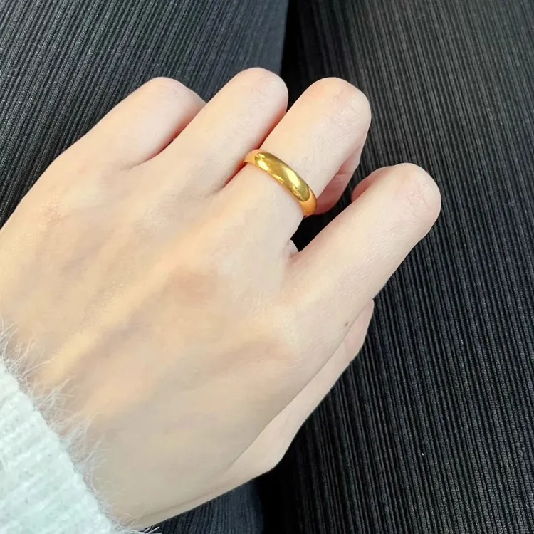 钛钢戒指 高质感古法传承光面素圈男女情侣款经典金结婚对戒ins潮