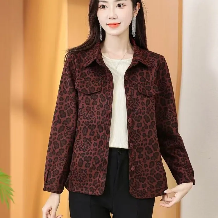2025年秋季新款中老年妈妈宽松印花洋气显瘦翻领短款休闲外套上衣
