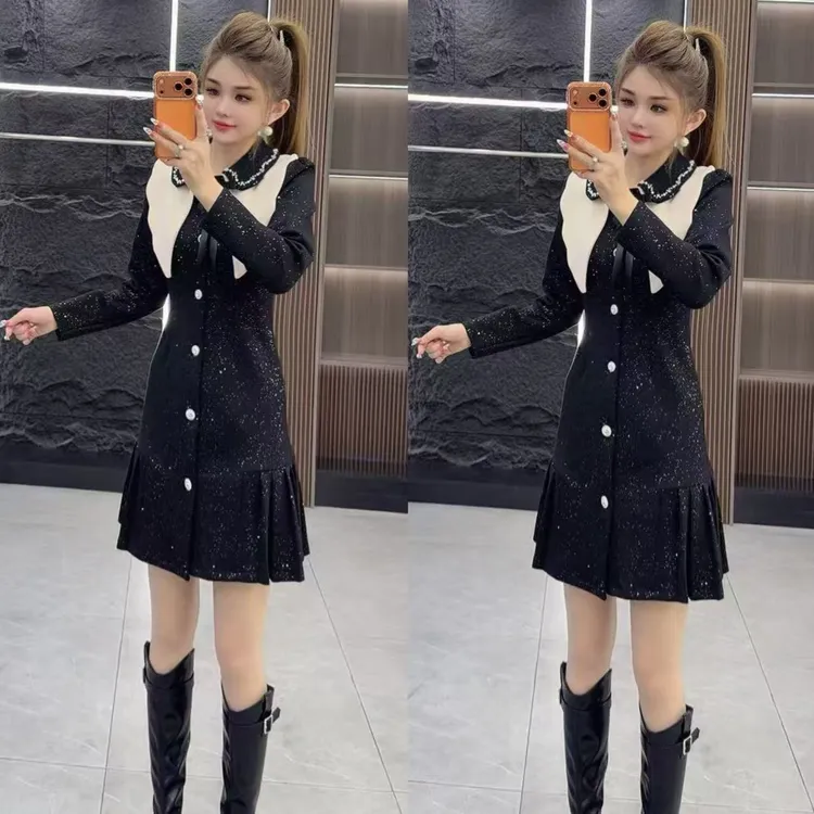 冬季6331 时尚洋气设计感拼接撞色亮饰满天星翻领收腰连衣裙