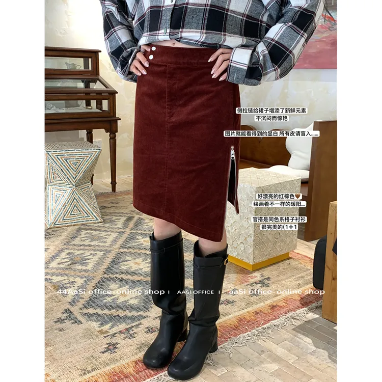 法鲁庄园 显白灯芯绒侧拉链设计感直筒显瘦不规则红色半裙