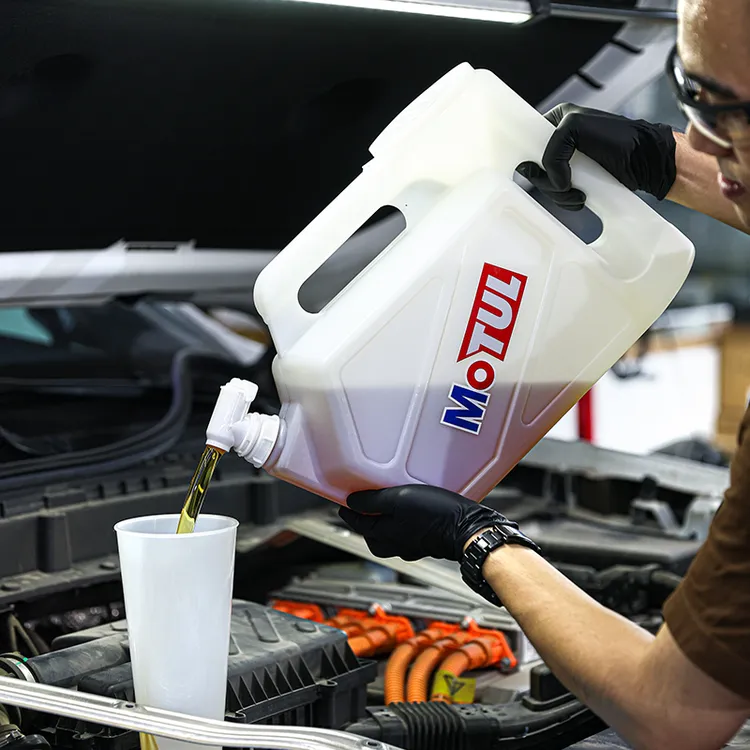 升级加厚汽修机油壶4S店车船用耐腐蚀塑料手动加油壶带刻度防尘盖