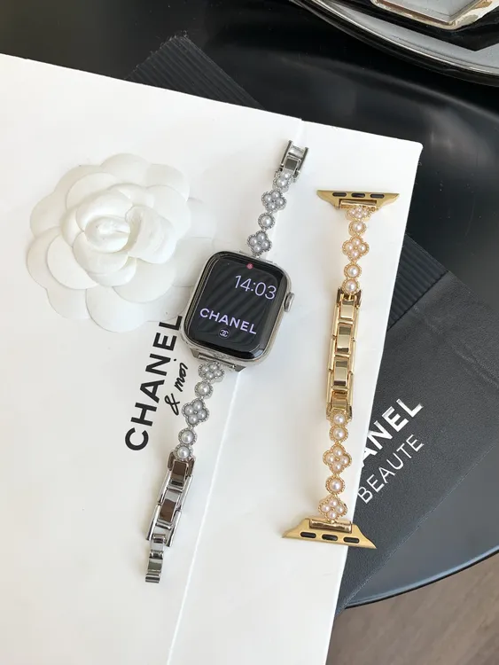 适用iwatchS10代987四叶草珍珠手镯高级感表带小米华为vivogt表带