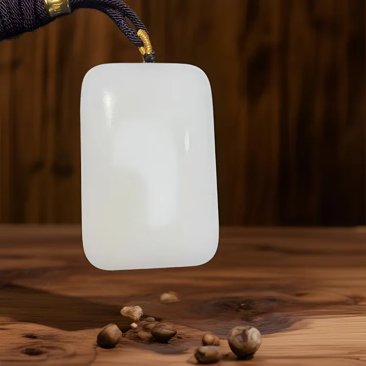 小二甄选专属和田玉面包无事牌挂件4*6