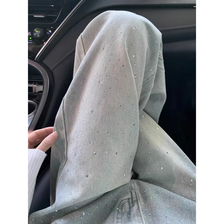 浅蓝色烫钻直筒牛仔裤女2025春季新款大码胖mm高腰设计感阔腿长裤