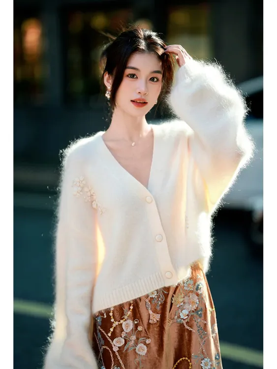 早秋流行风格慵懒风高级感针织开衫上衣韩系马海毛白色毛衣外套女