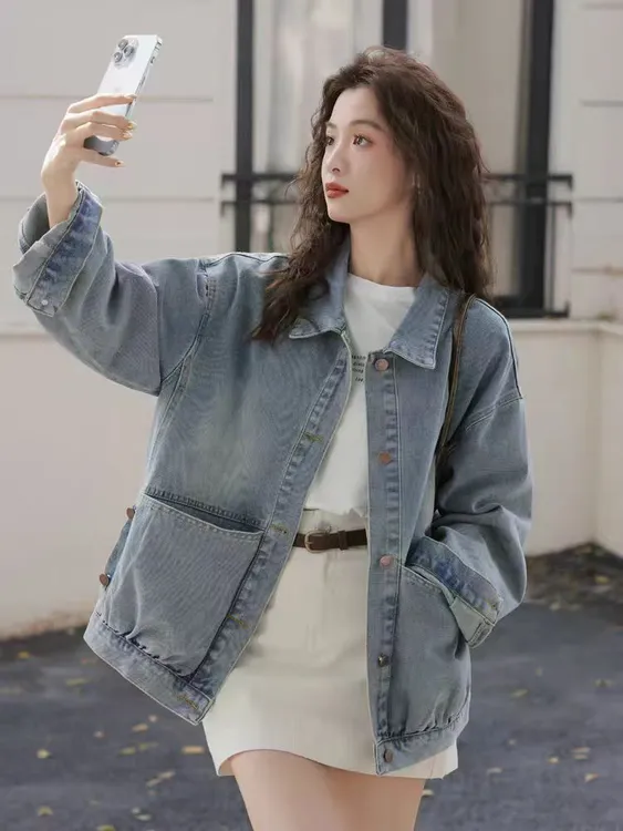 大口袋设计翻领牛仔外套女小个子早春秋季复古做旧渐变色夹克上衣