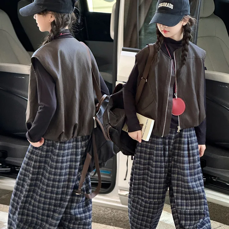女童套装春秋装2025新款韩系穿搭女大童皮马甲打底衫格子裤三件套