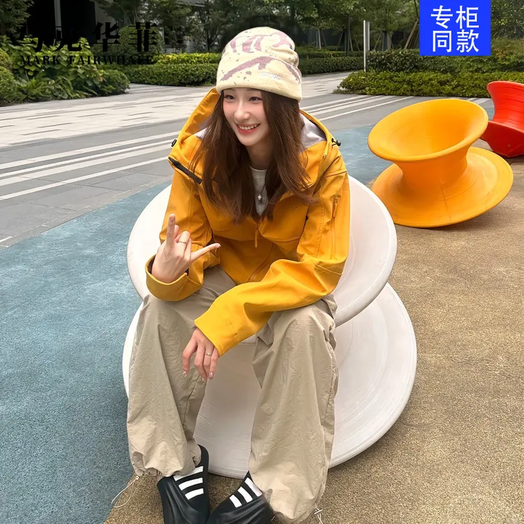 马克华菲户外三防运动百搭休闲情侣款软壳衣秋季加绒防水宽松登山