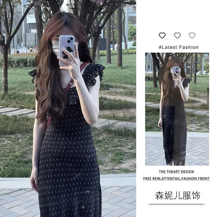 韩系穿搭女2025夏季新款百搭气质高级感方领修身飞飞袖碎花连衣裙