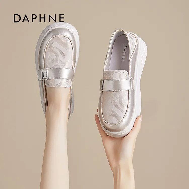 达芙妮一脚蹬女鞋2025早秋新款休闲百搭外穿厚底韩版时尚小白鞋