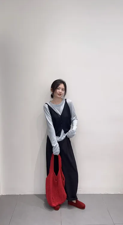 秋季新款小众炸街高级感女装韩系时尚叠穿打底长袖上衣休闲直筒裤
