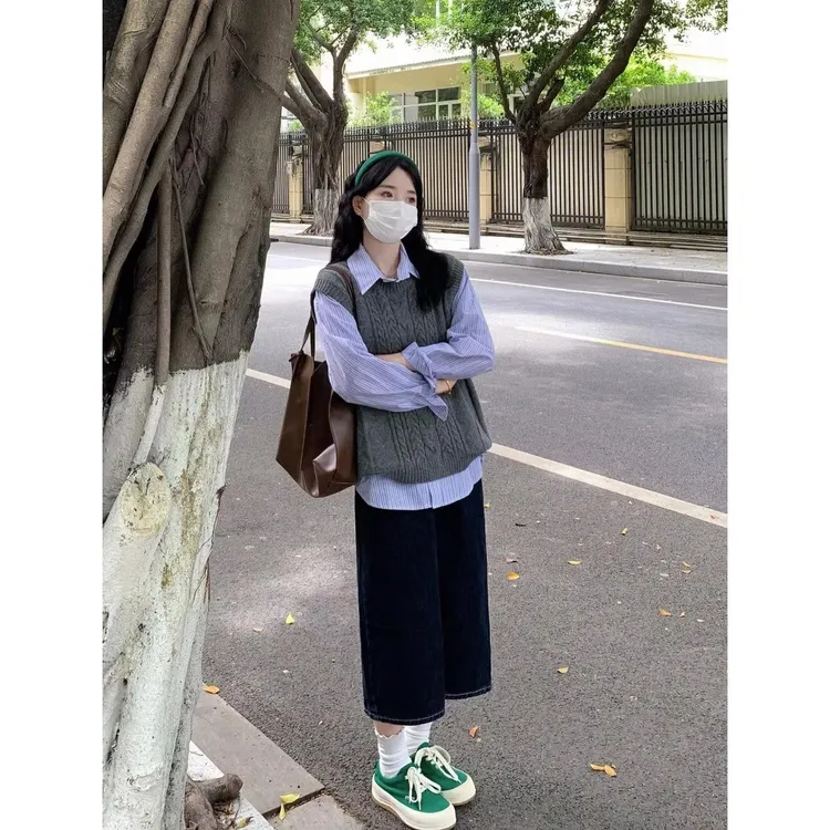 春季新款半身裙女2025年梨型身材高腰遮胯深蓝色后开叉a字牛仔裙