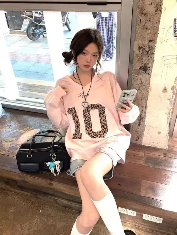 潮牌美式粉色V领球衣长袖t恤女春季2025新款oversize豹纹印花上衣