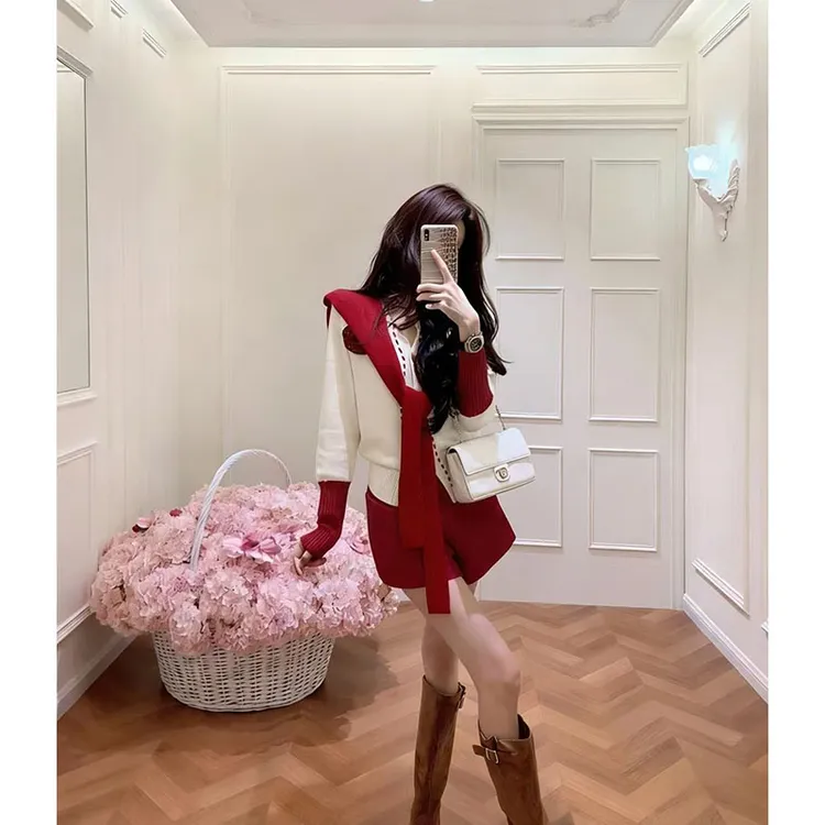 秋冬韩系小众学院风时尚洋气休闲长袖上衣高腰显瘦红色短裤套装女