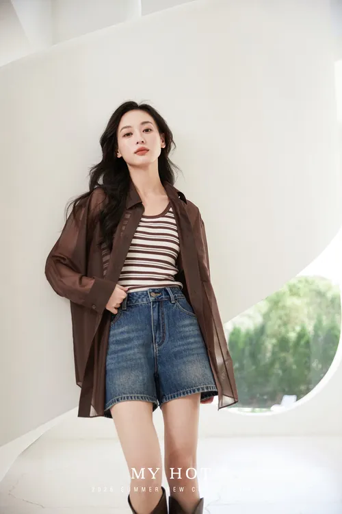 华家曼商场同款2025夏款时尚百搭中腰蓝色牛仔短裤