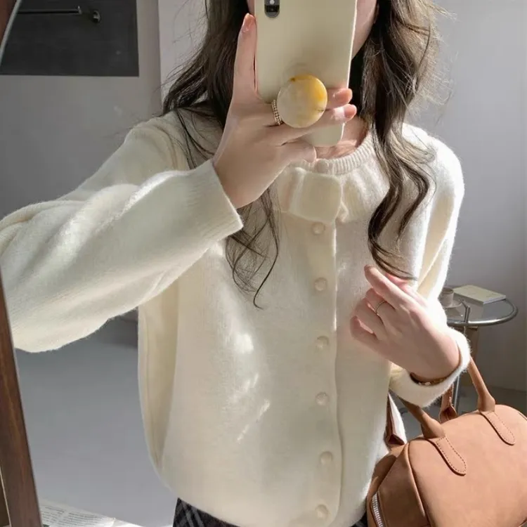 温柔减龄娃娃领白色毛衣外套女2025新款秋冬宽松软糯法式针织开衫