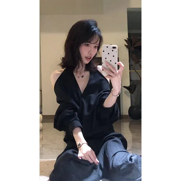 2025夏季韩系新款气质黑色挂脖露肩v领长袖上衣女+裤子时尚套装