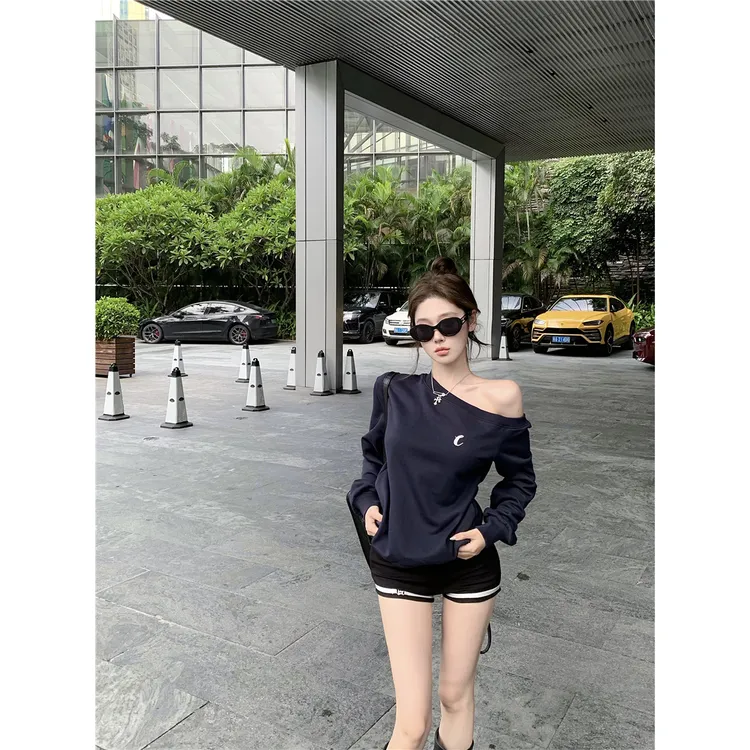 小众炸街高级感女装显瘦百搭斜肩长袖刺绣上衣卫衣针织短款打底