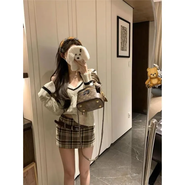 裙套装女早春2025新款慵懒v领宽松短款针织毛衣高腰格子半身短裙