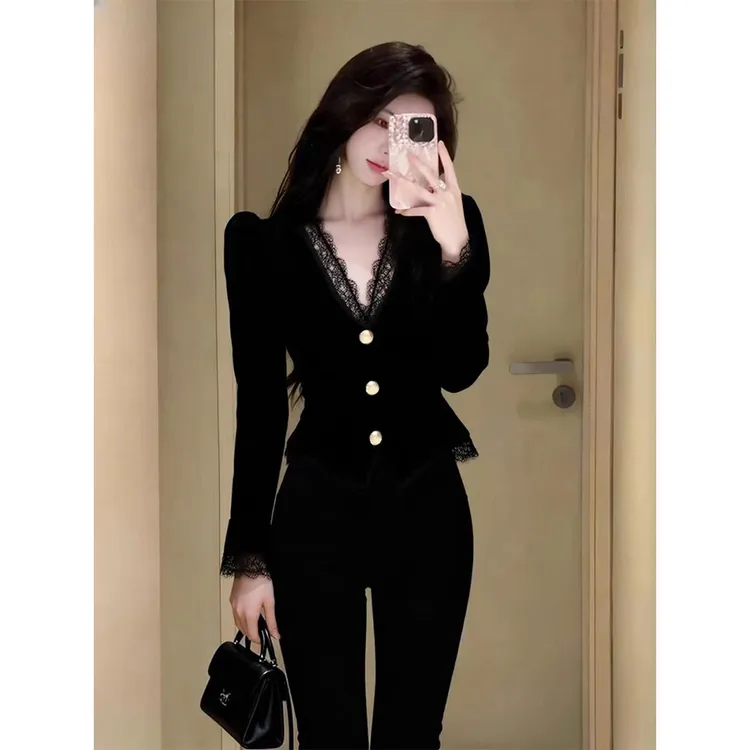 黑色蕾丝拼接衬衫女2025秋季新款法式赫本风V领排扣设计感上衣潮