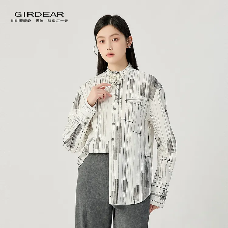 哥弟  女性新款时尚气质可拆卸装饰领花造型印花长袖衬衫130050
