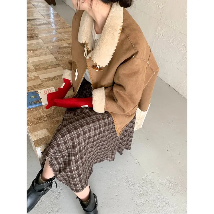 ZY美式美拉德通勤套装焦糖摩卡复古翻领牛角扣仿皮毛一体外套女装