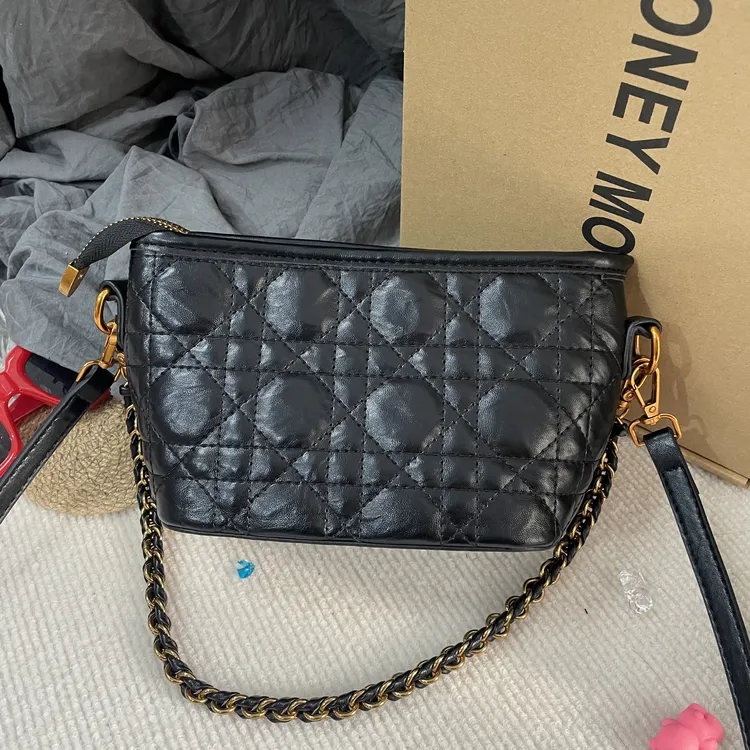 2025冬季新款小众轻奢小香风菱格绣线单肩斜挎包元宝包2159