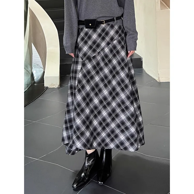 不规则格子半身裙女秋冬2025新款高腰减龄百搭包臀中长款a字裙子
