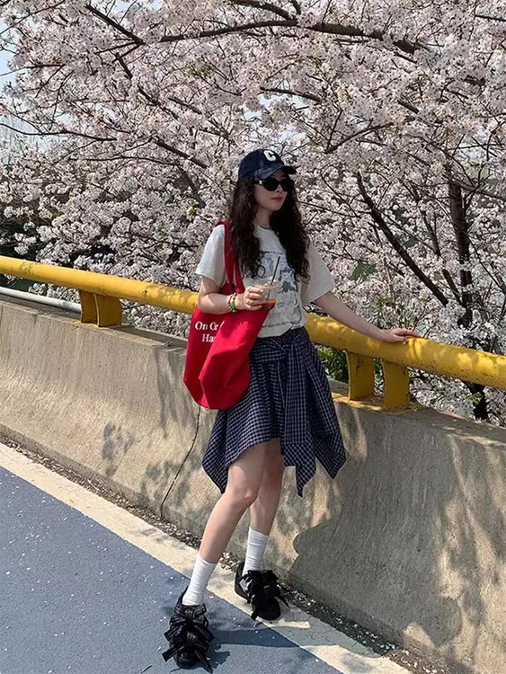 2025夏季新款韩系减龄卡通短袖t恤不规则藏蓝格纹短裙两件套装