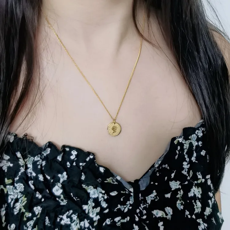 钛钢项链 肖邦链锁骨链钛钢保色女王复古头像简约圆形设计小众女