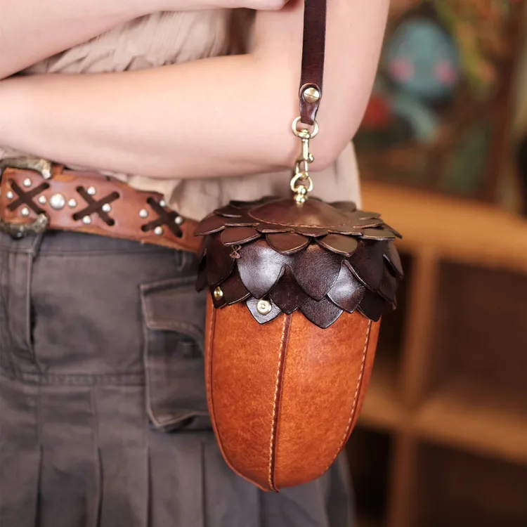 【橡果包】原创设计风异性包松果松鼠旋转真皮小桶包斜挎手机包