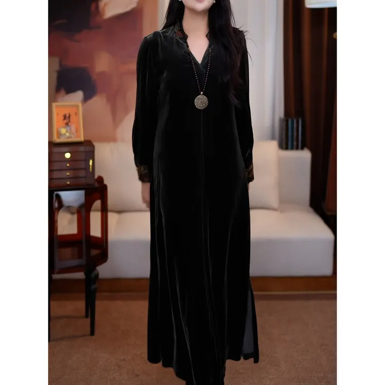 优雅高级感丝绒长袖连衣裙2025秋季新款贵夫人宽松遮肚子大码长裙