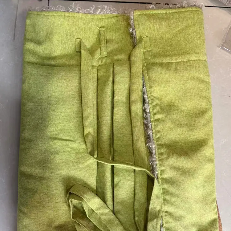 2028年宝宝围裙加绒