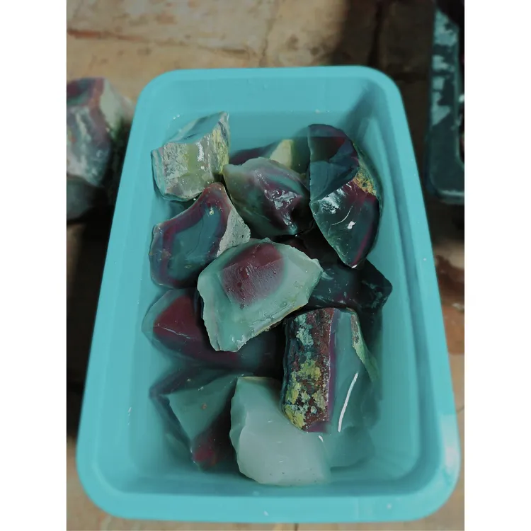 秦紫玉原石多彩俏色雕刻料可观赏把玩《随缘发》