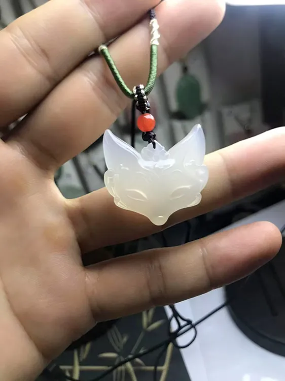 天然白冰玉髓狐狸面具女款吊坠气质百搭国风冰透项链多样性发货