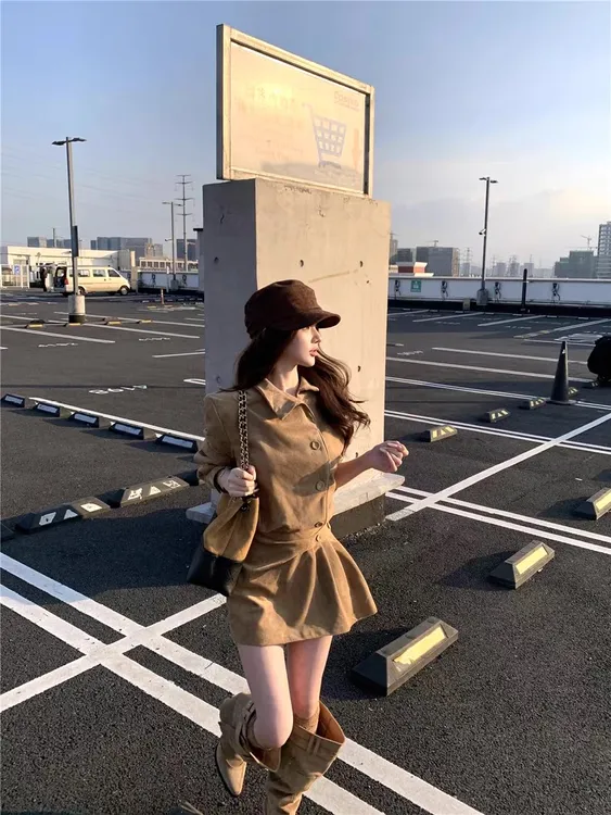 望野集WIdset秋冬季复古小众设计气质奶咖色麂皮绒连衣裙女10271#