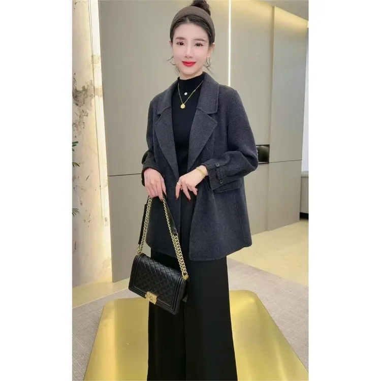  冬季西服领袖口中长款羊毛外套有口袋