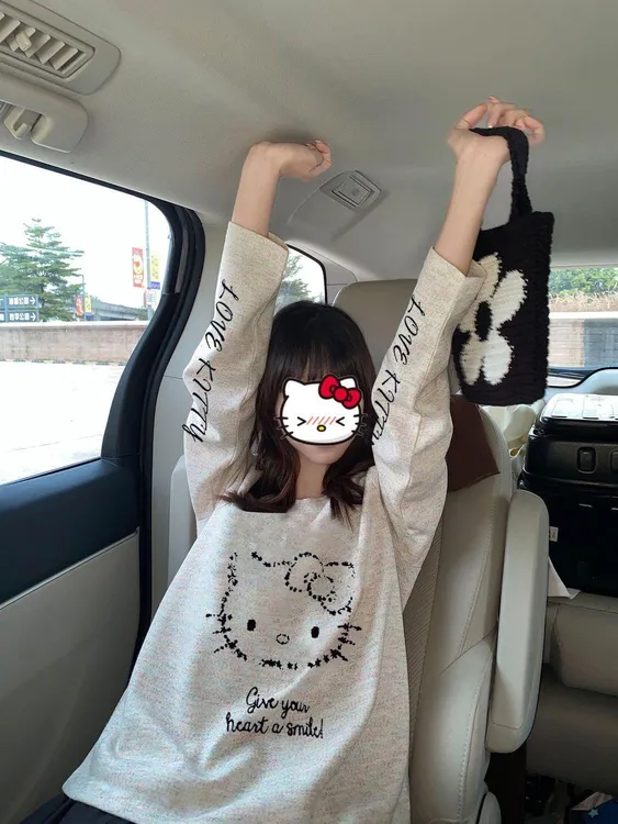 250克彩纱休闲长袖T恤女秋冬爆款打底衫百搭宽松甜辣kitt印花上衣