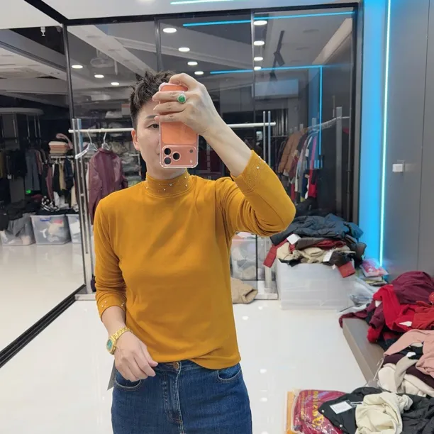 得绒时尚百搭烫钻减龄7色半高领上衣5606品