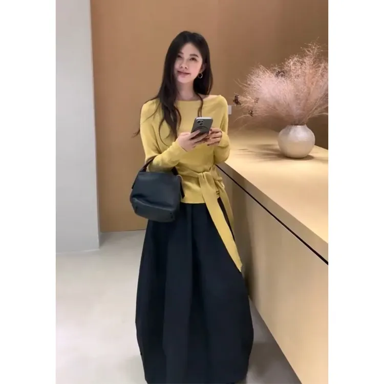 2025早秋新款女韩系穿搭修身露肩绑带上衣气质高腰显瘦花苞半身裙