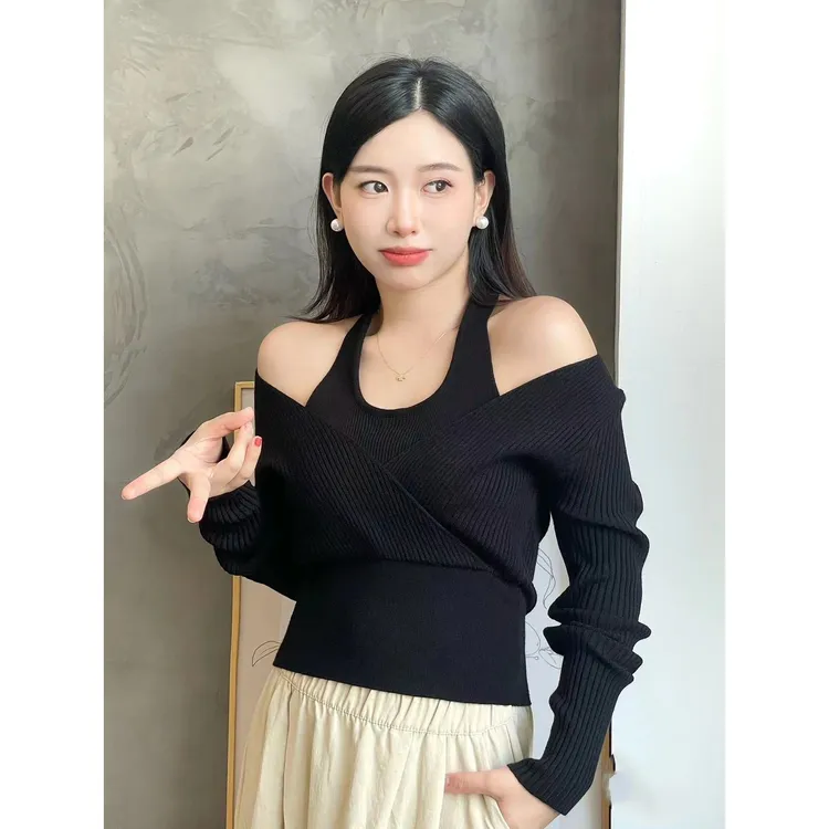 假两件镂空挂脖长袖针织衫女秋季甜辣妹性感修身显瘦交叉短款上衣