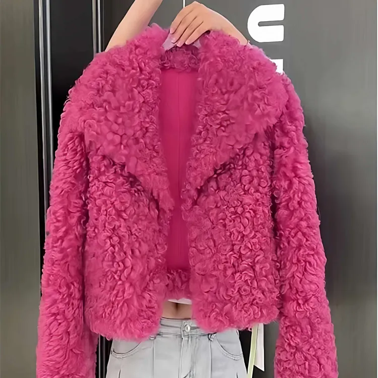玫红色翻领羊羔毛短外套女2025新款冬季宽松显瘦名媛风高级感上衣