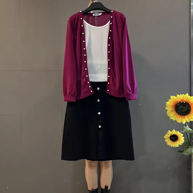 新款大码钉珠假两件宽松上衣搭配半身牛仔裙时尚显瘦两件套