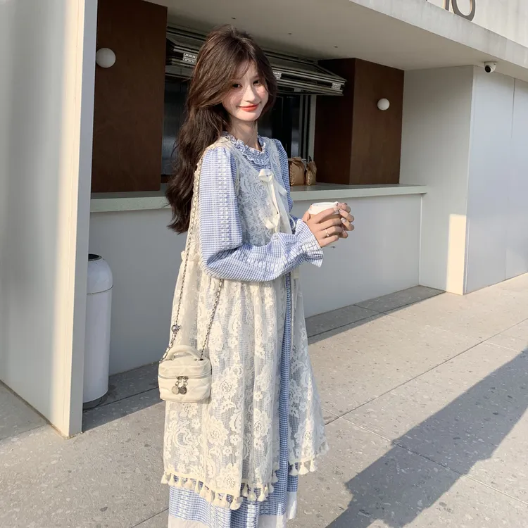 浅蓝色减龄格纹长袖连衣裙套装女2025秋小个子流苏罩衫长裙两件套