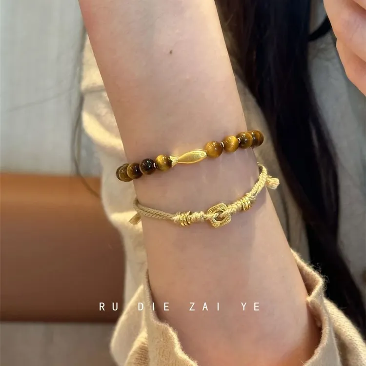 钛钢手链 招财小黄鱼虎眼石串珠金色锦鲤手链小众设计美拉德手串